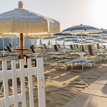 Hotel Joli Альба-Адриатика Экстерьер фото