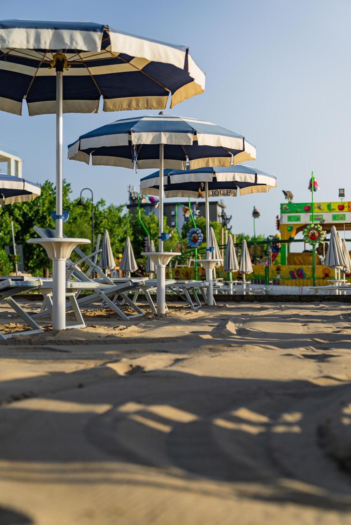 Hotel Joli Альба-Адриатика Экстерьер фото
